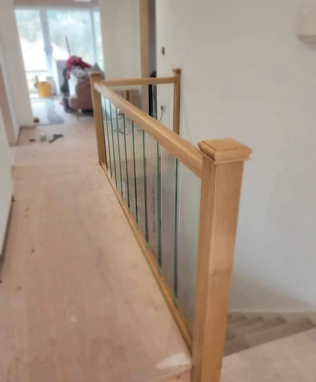 Oak and glass staircase balustrade